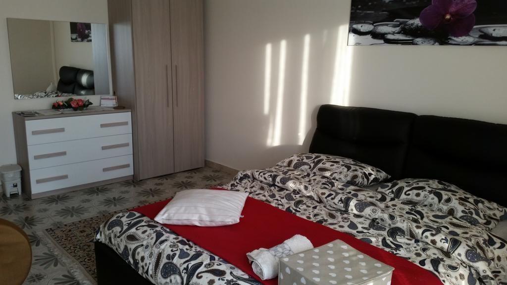 Lian Room B&B Caserta Cameră foto